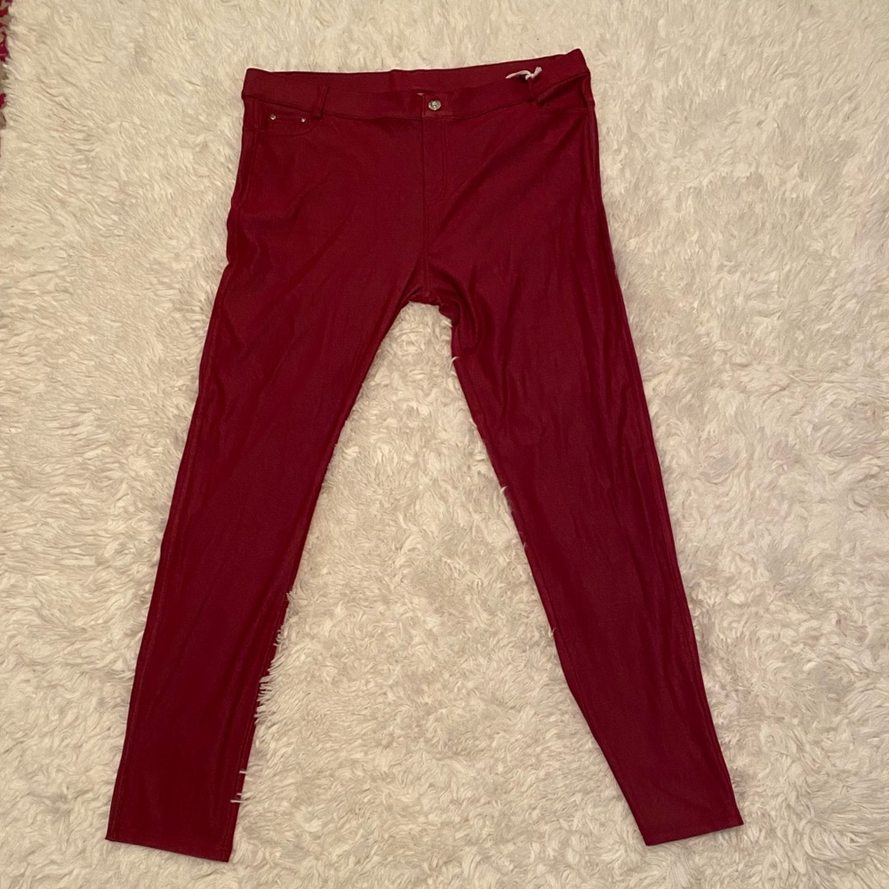 NWT Perfectly Priscilla burgundy jeggings